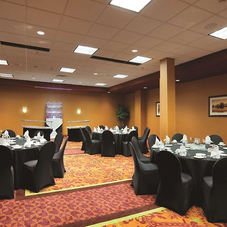Embassy Suites East Peoria Hotel And Riverfront Conference Center Restaurant photo