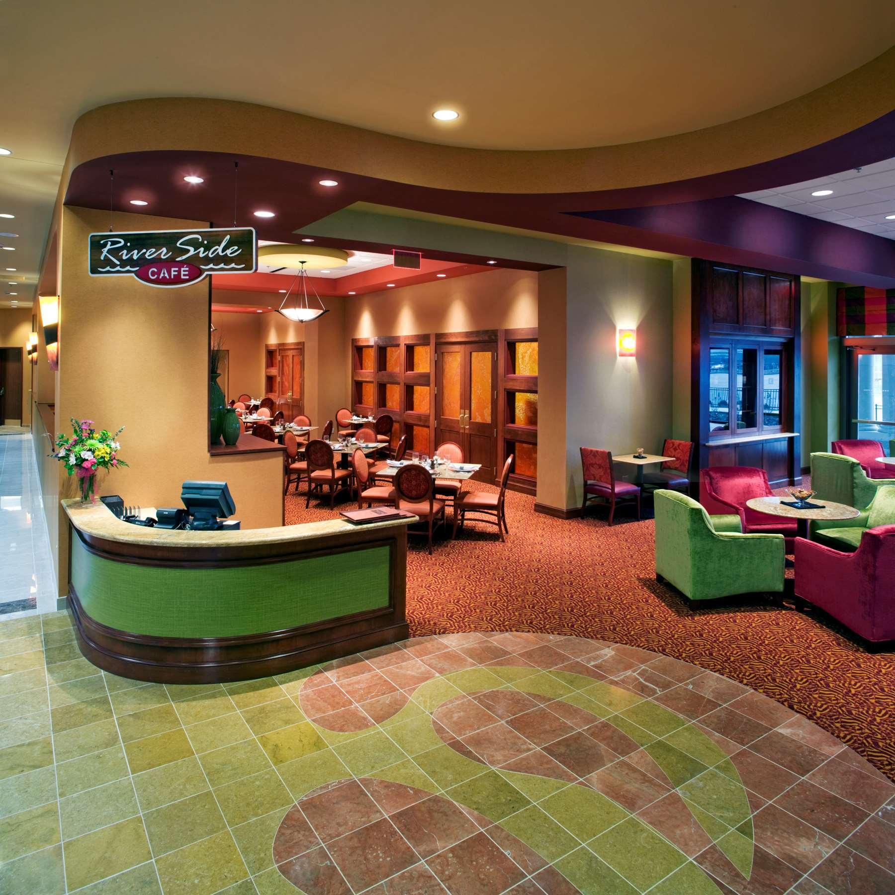 Embassy Suites East Peoria Hotel And Riverfront Conference Center Restaurant photo